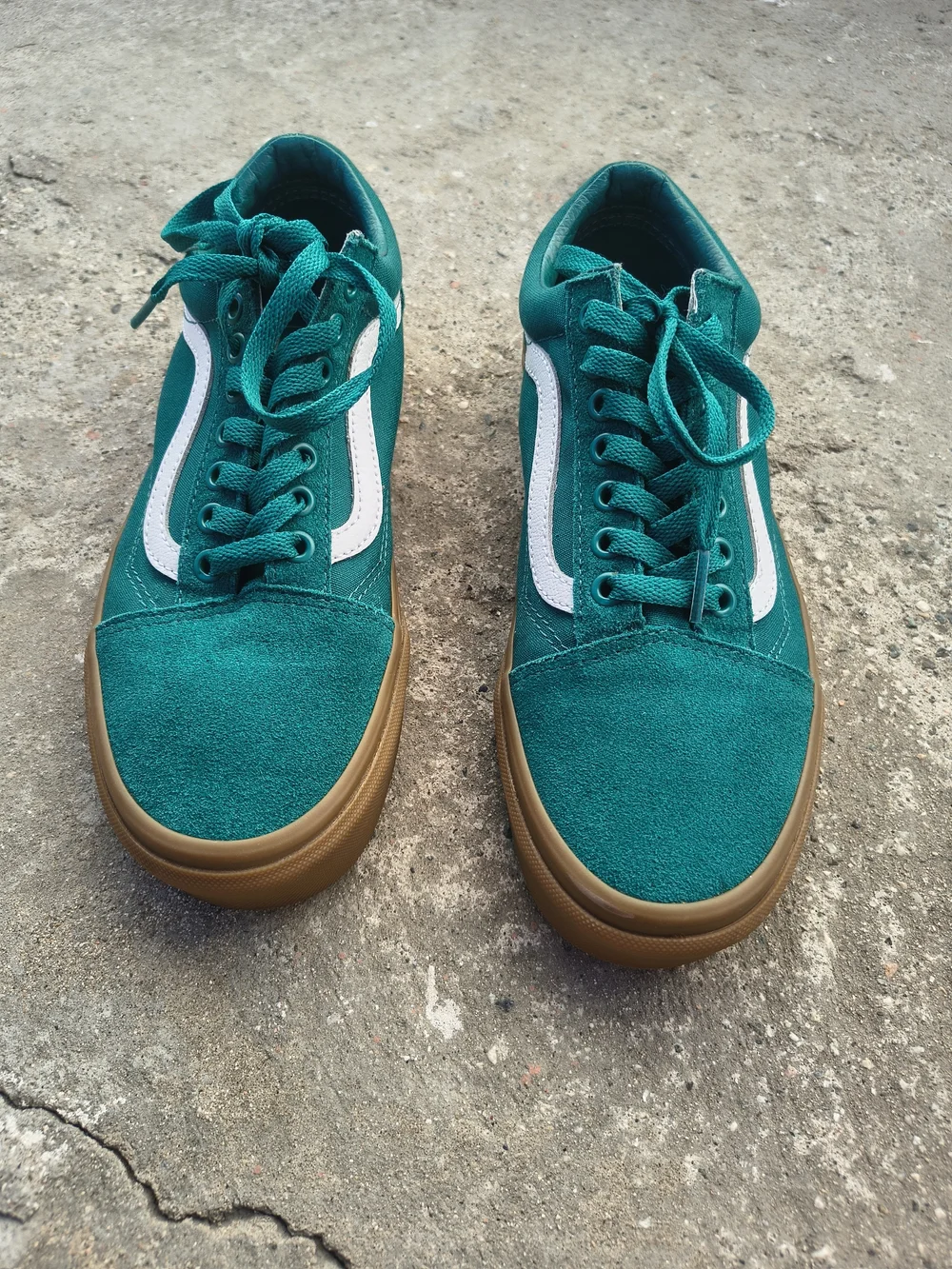 Vans Teal Low-Top Sneakers with White Stripe and Gum Sole. Men's Size 8.5